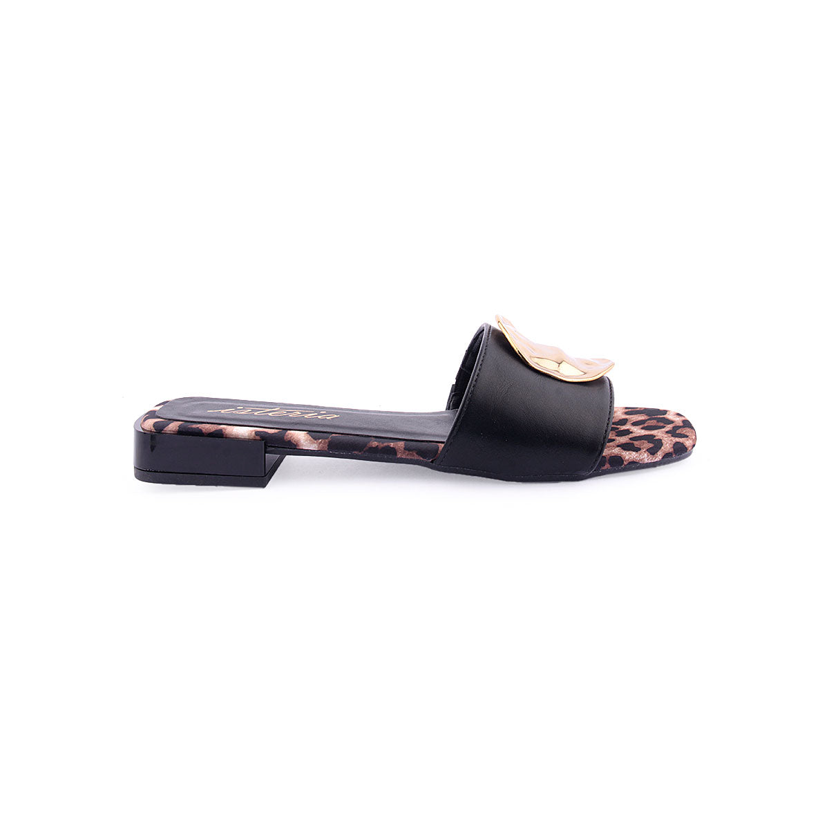 Chinelo ISTERIA
