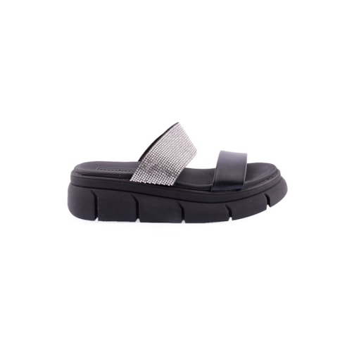 Chinelo MOLECA
